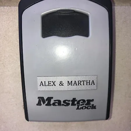 Alex 33 Lárnaka